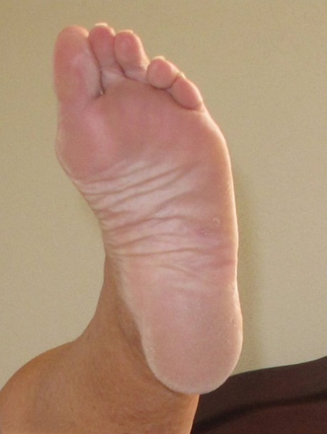 Big Nipples Feet - Close Up Feet Porn Pics & Big Tits Pictures - BustyPassion.com