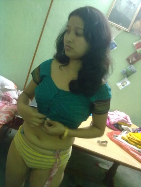 Padma Aunty - Padma Nude Porn Pics - BustyPassion.com