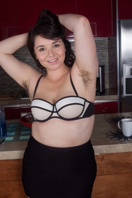 Thick female Maxine Holloway unveils her hairy pits before parting her beaver 70601075