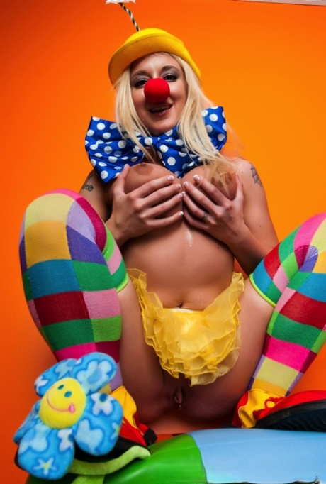 Clown Porn Pics & Big Tits Pictures - BustyPassion.com